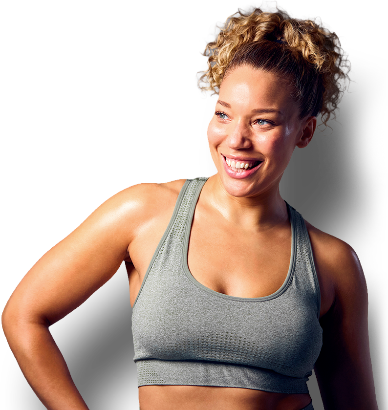 Mulher sorrindo após treino